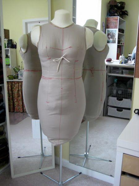 http://www.sewingmachineoutlet.com/cdn/shop/products/uniquely-you-dress-forms-uniquely-you-dress-form-4173640302688.jpg?v=1629753951