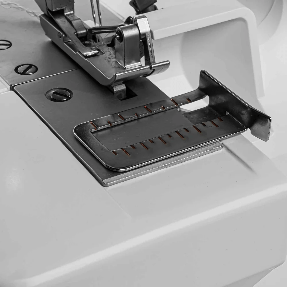 Pfaff Coverlock PFAFF® admire™ 1000 Overlock Machine