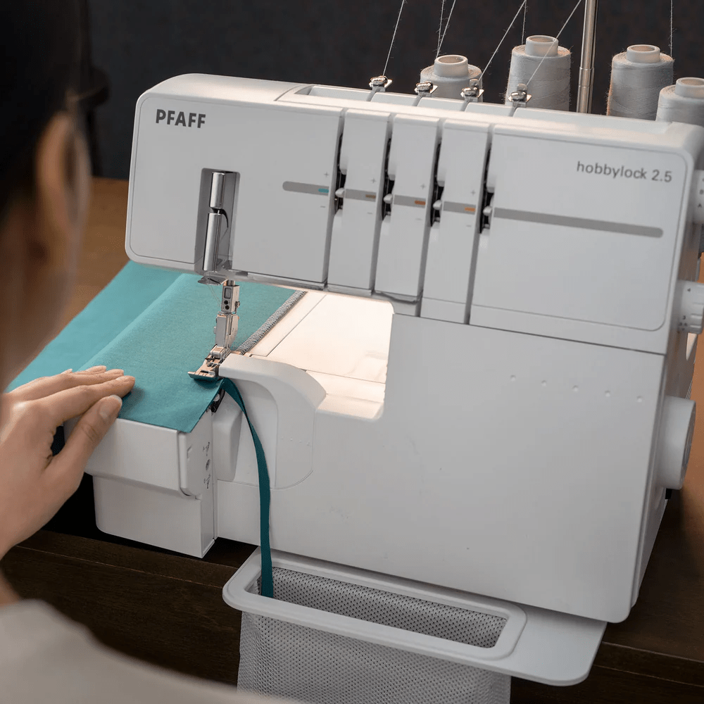 Pfaff Coverlock PFAFF® hobbylock™ 2.5 Overlock Machine