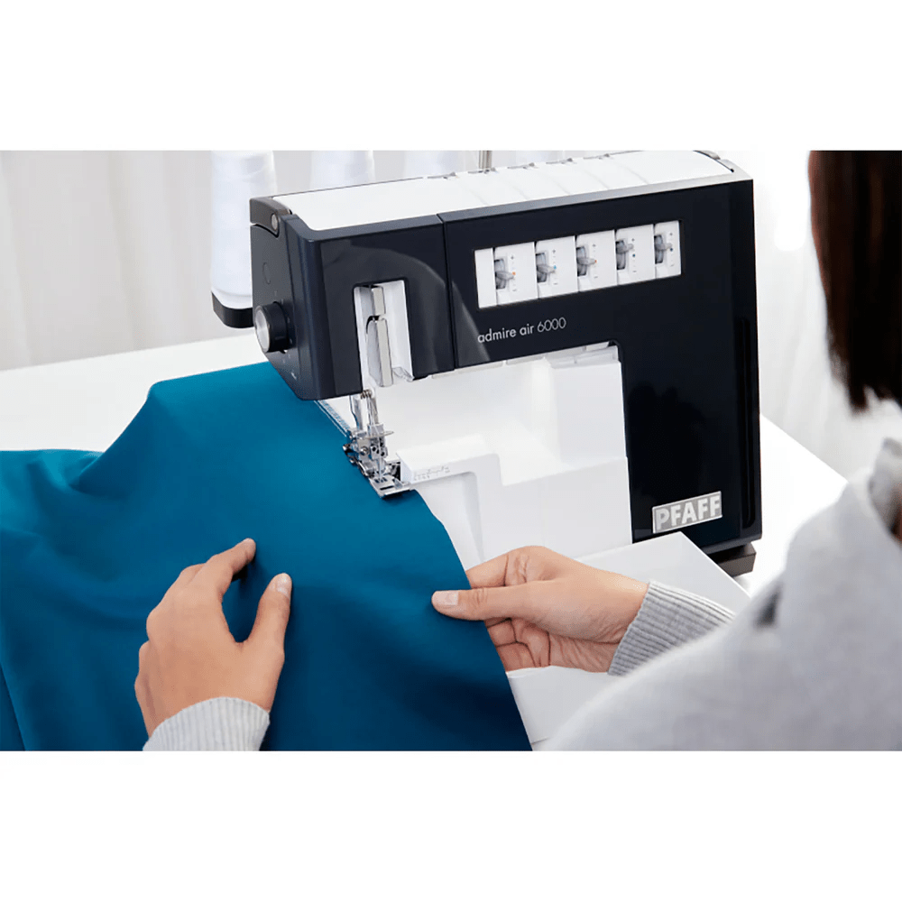 Sewingmachineoutlet Coverlock PFAFF® admire™ air 6000 Black Coverlock Machine