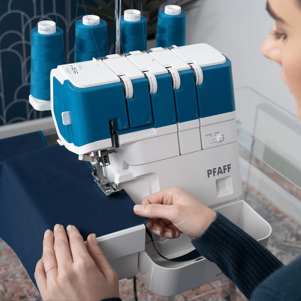 Sewingmachineoutlet PFAFF® admire™ air 5000 Overlock Machine